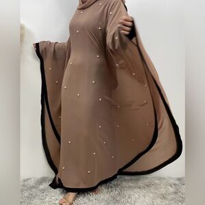 Elegant Long-Sleeve Abaya with Batwing Sleeves Headscarf Not Included) M